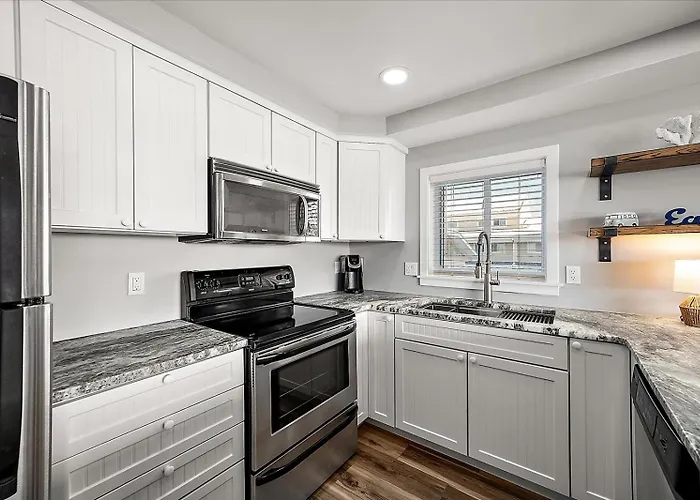 Newly Renovated Second Floor Walk Up 3 Bedroom 2 Bath Located In The Oceanblock Of Ocmd! Ocean City