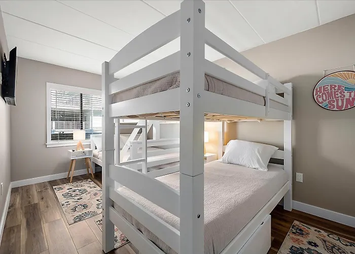 Newly Renovated Second Floor Walk Up 3 Bedroom 2 Bath Located In The Oceanblock Of Ocmd! * Ocean City
