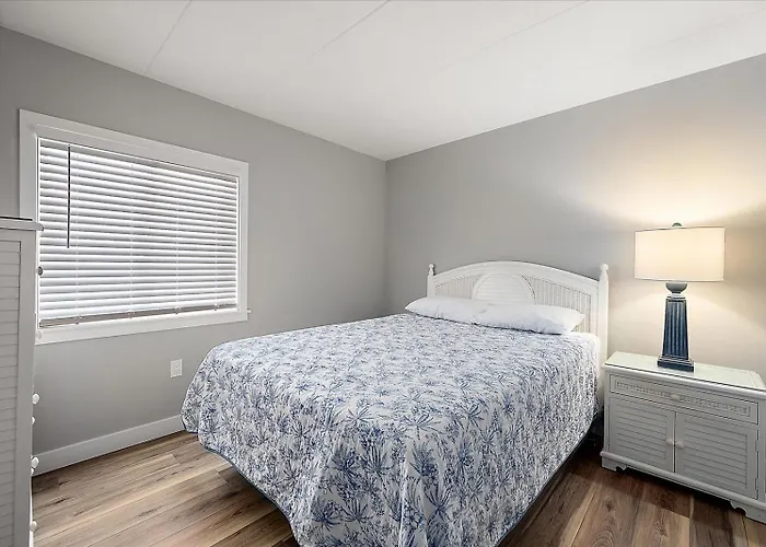 Holiday home Newly Renovated Second Floor Walk Up 3 Bedroom 2 Bath Located In The Oceanblock Of Ocmd! Ocean City