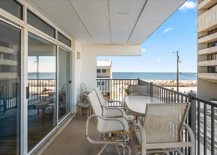 Newly Renovated Second Floor Walk Up 3 Bedroom 2 Bath Located In The Oceanblock Of Ocmd! Ocean City