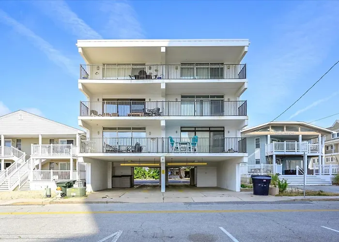 Holiday home Newly Renovated Second Floor Walk Up 3 Bedroom 2 Bath Located In The Oceanblock Of Ocmd! *
