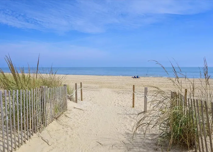 Newly Renovated Second Floor Walk Up 3 Bedroom 2 Bath Located In The Oceanblock Of Ocmd!